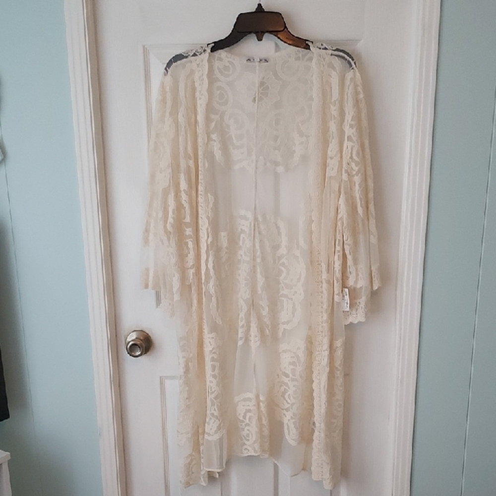 Elegant Cream Lace Kimono Cardigan